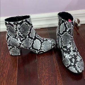 Catherine Catherine Malandrino booties